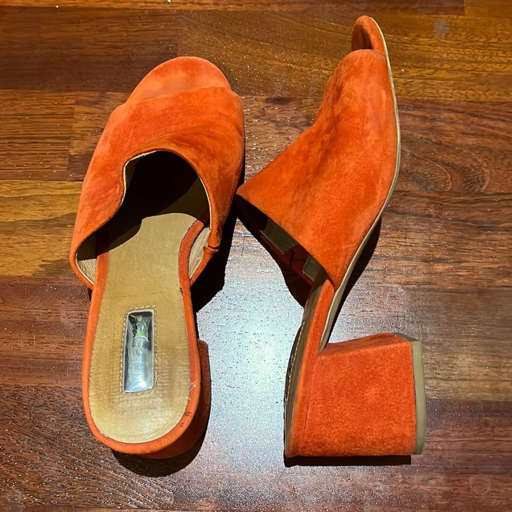 MOVING SALE - MUST GO BY 7/6! Cute orange suede Halogen block heel slides, sz 10